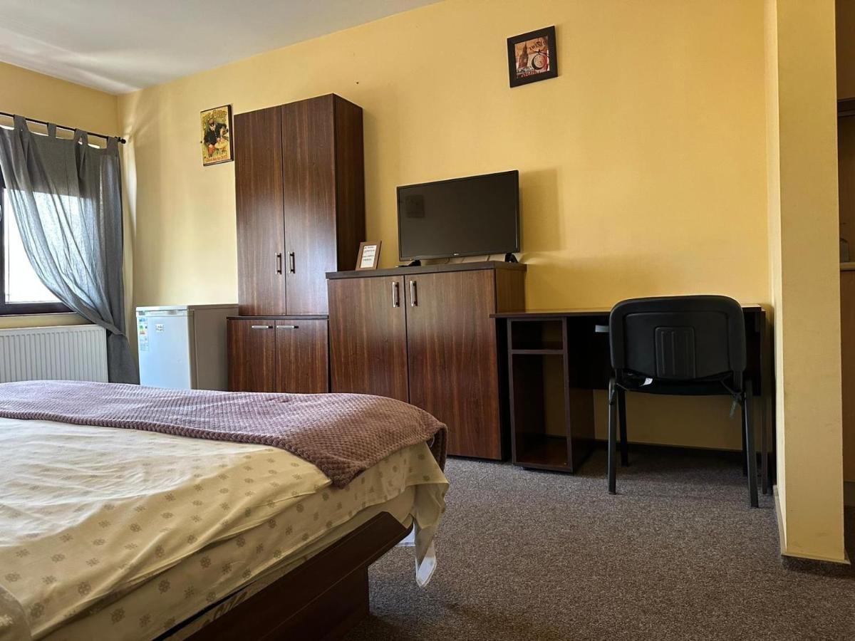 La O Barfa Lägenhet Ploieşti Exteriör bild